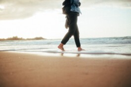 Walking on a beach Fabian Hönig – Photographer