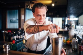 Werbefotograf Tübingen: Shooting für Niemand Gin Fabian Hönig – Photographer